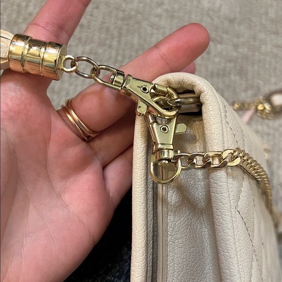 Quilted Shoulder Bag with detachable strap - Picture 15 of 15